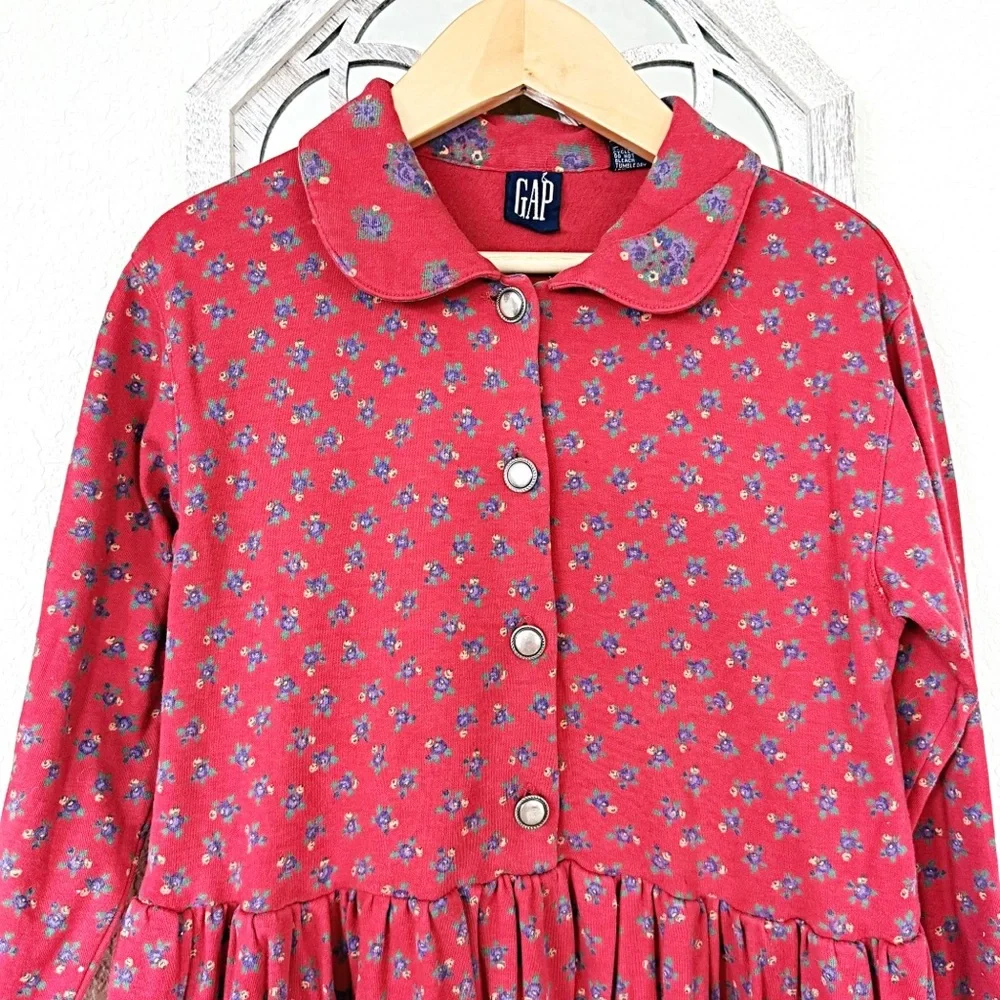 GAP vibrant red